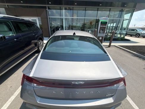 Used 2023 Hyundai Elantra Limited FWD image 7