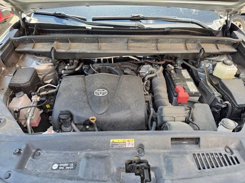 Used 2020 Toyota Highlander L image 9