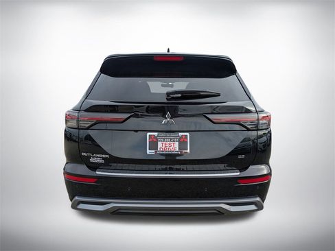 New 2026 Mitsubishi Outlander SE image 4