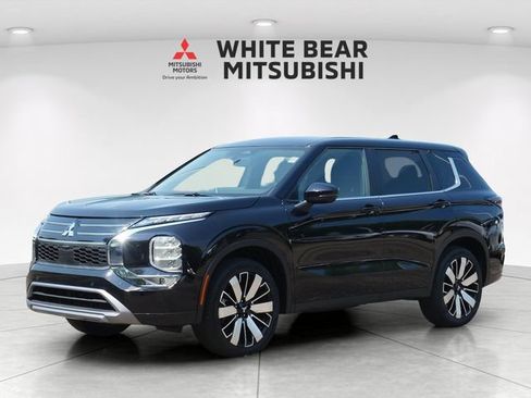 Used 2025 Mitsubishi Outlander SE AWD/4WD image 2