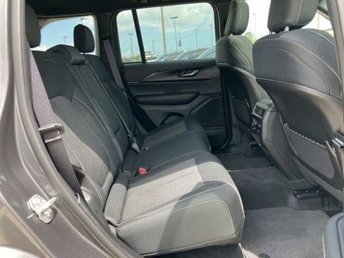Used 2025 Jeep Grand Cherokee Laredo X RWD image 14