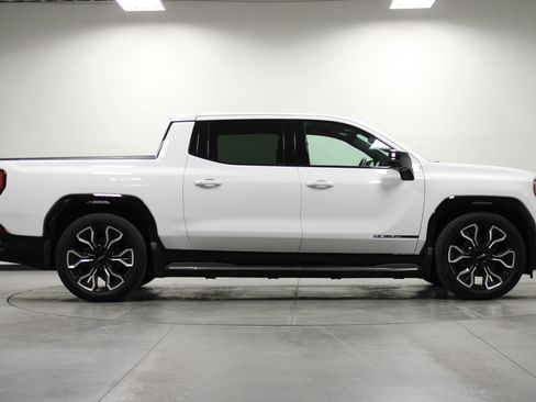 Used 2025 GMC Sierra EV Denali AWD/4WD image 3