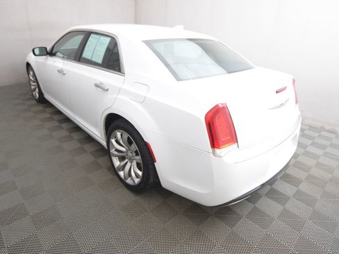 Used 2018 Chrysler 300 Limited image 7