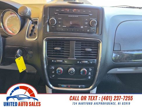 Used 2014 Dodge Grand Caravan American Value Package w/ UConnect Hands-Free Group FWD image 14