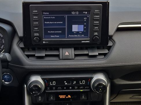 Used 2021 Toyota RAV4 XLE w/ Convenience Package image 12