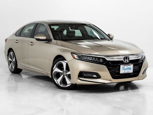 Used 2018 Honda Accord Touring image 6