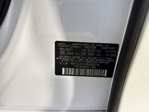 Used 2024 Genesis G80 image 36