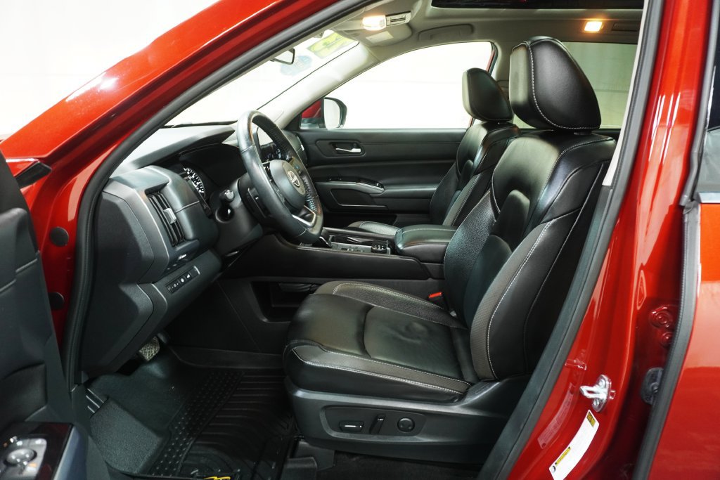 Used 2023 Nissan Pathfinder SL w/ SL Premium Package AWD/4WD image 13