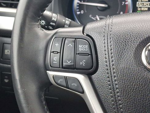 Used 2019 Toyota Highlander SE image 23