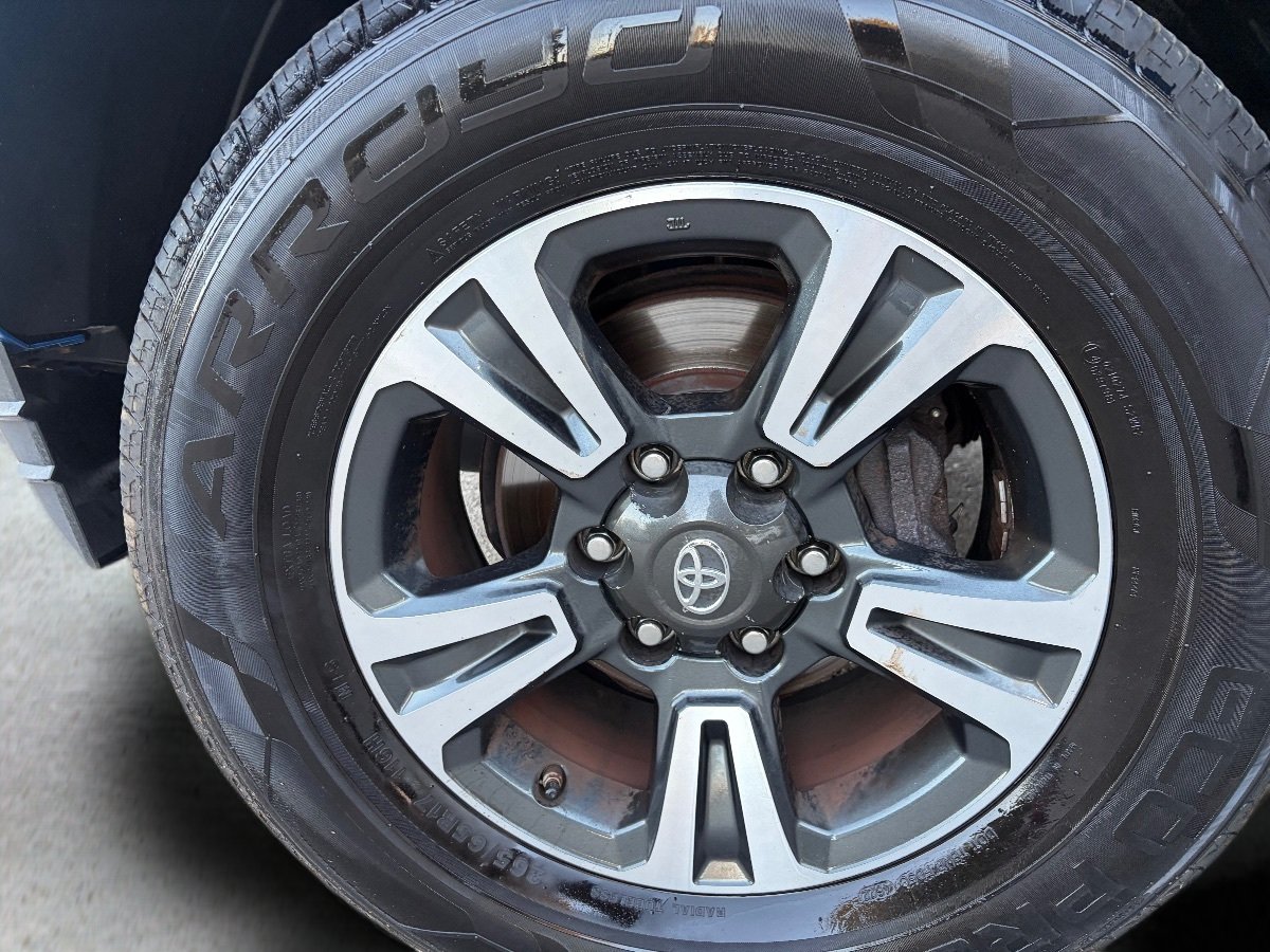 Used 2017 Toyota Tacoma TRD Sport w/ Tow Package (A/T) AWD/4WD image 22