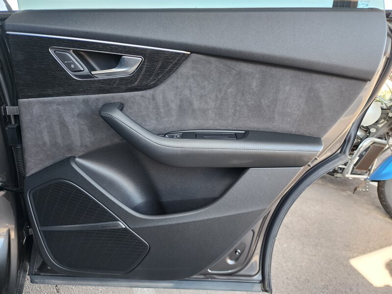 Used 2019 Audi Q8 Prestige w/ Luxury Package AWD/4WD image 74