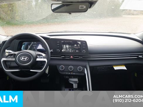 Certified 2026 Hyundai Elantra SE FWD image 18