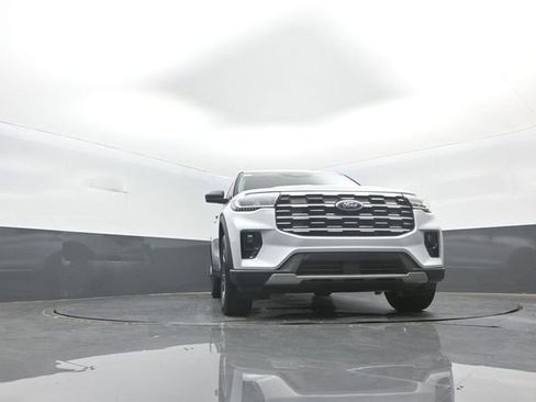 Used 2025 Ford Explorer Active w/ Active Comfort Package AWD/4WD image 33