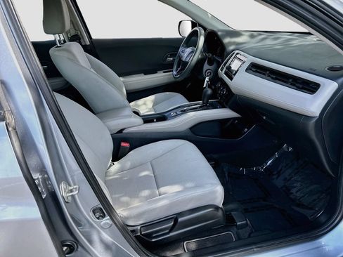 Used 2019 Honda HR-V LX image 25