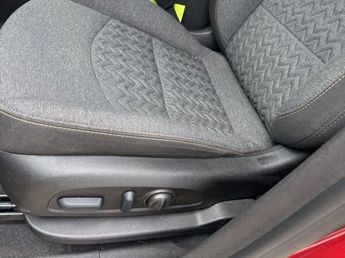 Used 2023 Chevrolet Equinox LT FWD image 2