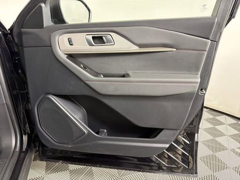 Used 2025 Ford Explorer Active image 12