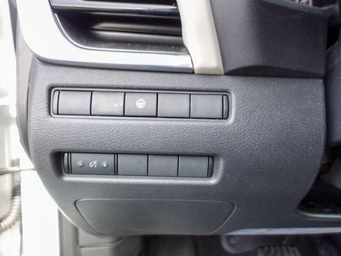 Used 2021 Nissan Rogue SV image 16