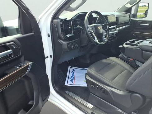 Used 2025 Chevrolet Silverado 3500 LT AWD/4WD image 10