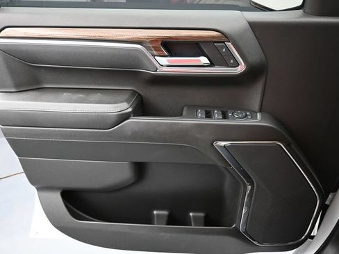 Used 2025 Chevrolet Silverado 1500 LT RWD image 17
