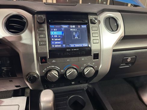 Used 2017 Toyota Tundra SR5 w/ SR5 Upgrade Package image 17