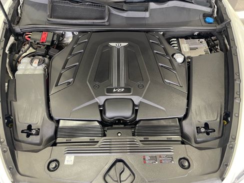 Used 2022 Bentley Bentayga AWD/4WD image 21