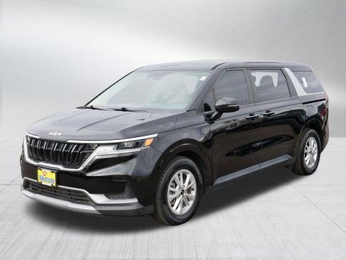 Used 2024 Kia Carnival LX image 3