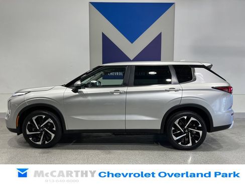 Used 2023 Mitsubishi Outlander SE Black Edition FWD image 8
