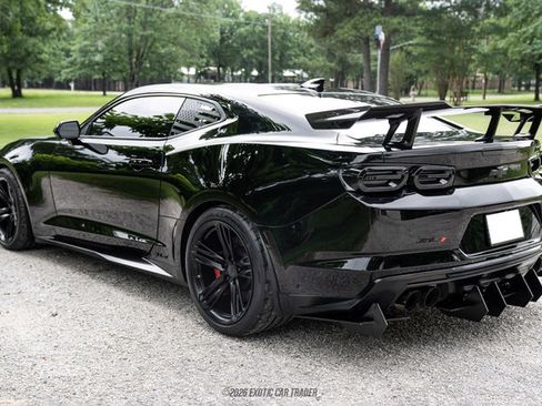 Used 2019 Chevrolet Camaro ZL1 RWD image 6