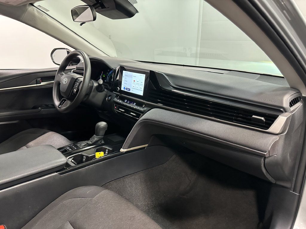Used 2025 Toyota Camry LE FWD image 96