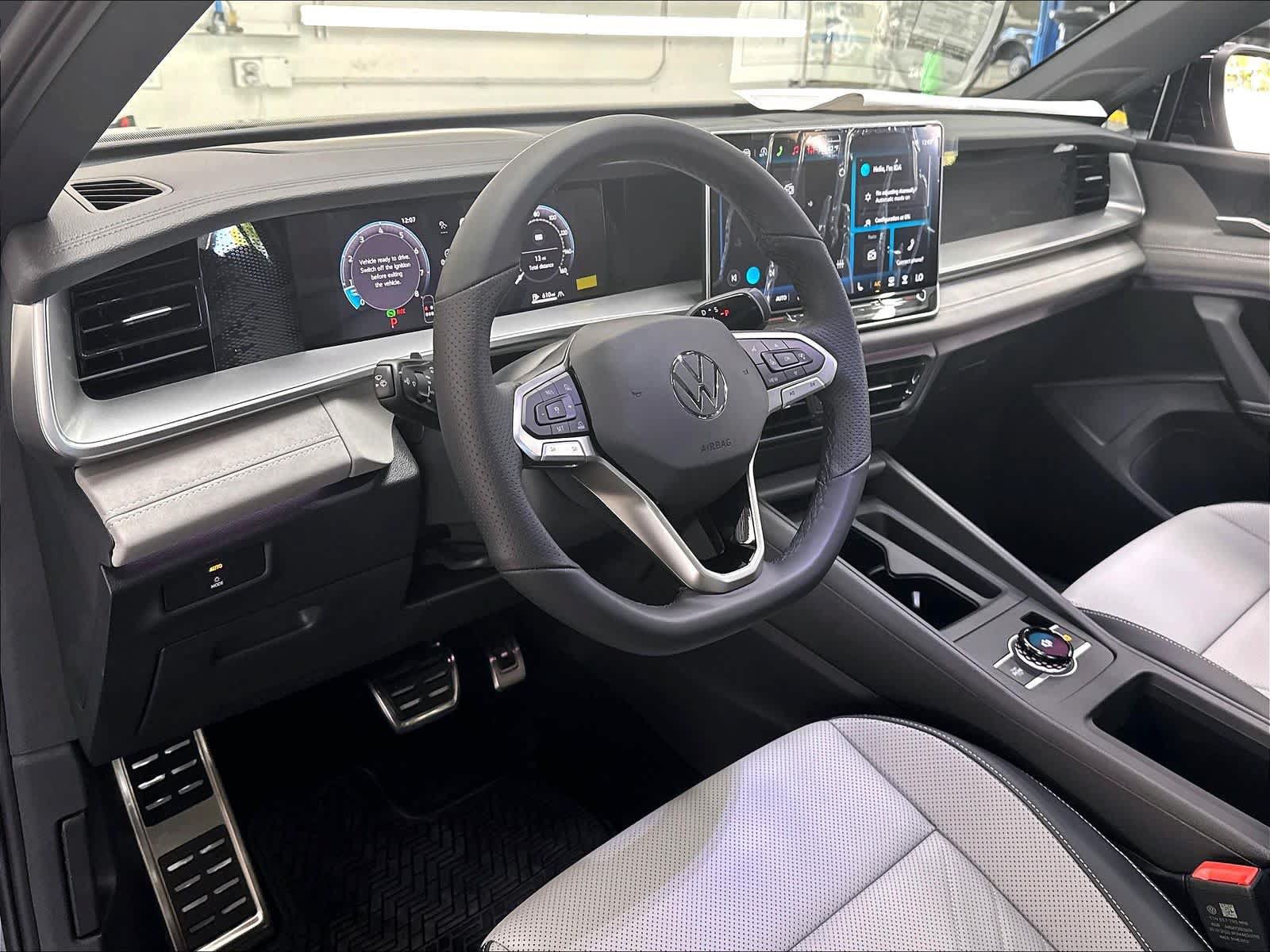 New 2026 Volkswagen Tiguan SE R-Line AWD/4WD image 7