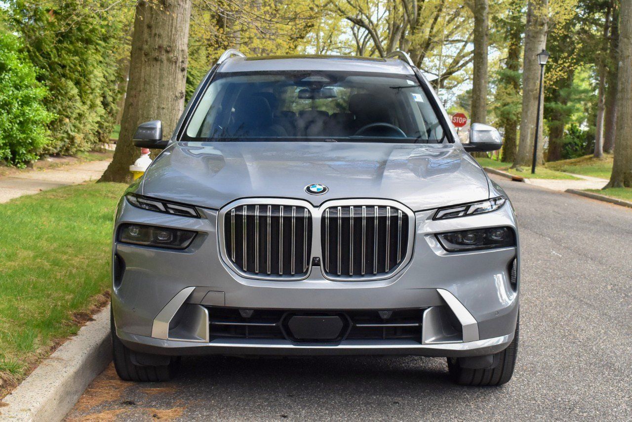 Used 2025 BMW X7 xDrive40i AWD/4WD image 12