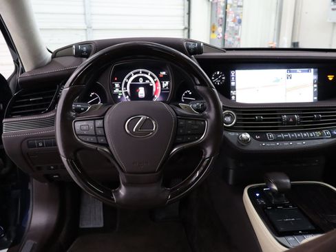 Used 2020 Lexus LS 500 w/ Interior Upgrade Package image 25