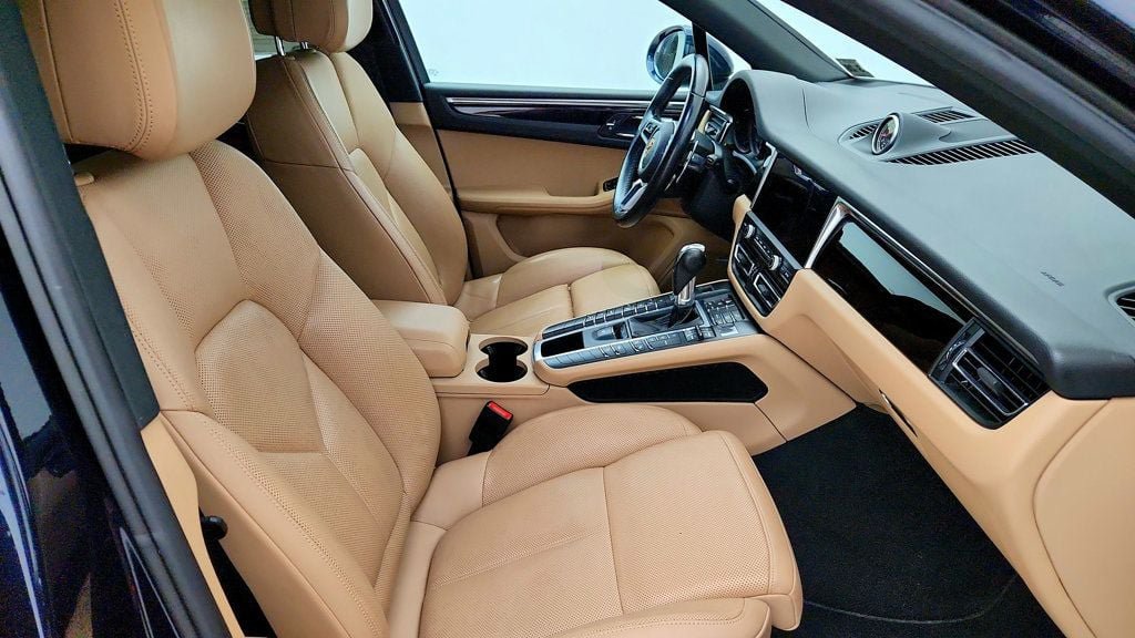 Used 2021 Porsche Macan AWD/4WD image 24