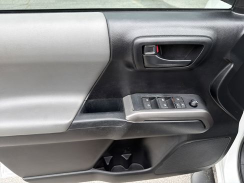 Used 2022 Toyota Tacoma SR5 w/ Technology Package RWD image 11
