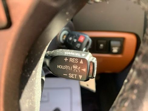 Used 2019 Toyota Sequoia Platinum image 39