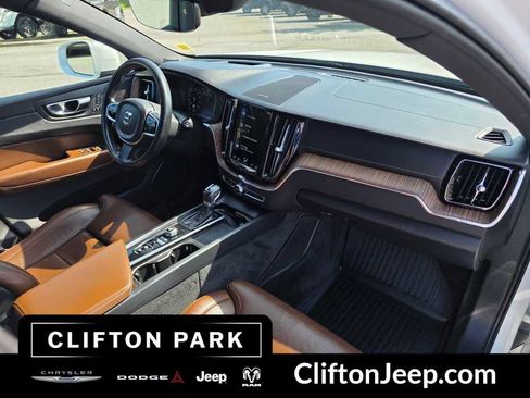 Used 2021 Volvo XC60 T6 Inscription w/ Advanced Package AWD/4WD image 13