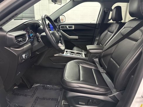 Used 2022 Ford Explorer XLT w/ Equipment Group 202A image 19