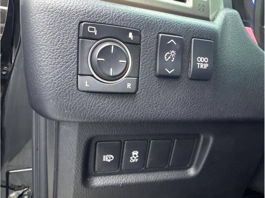 Used 2014 Lexus GX 460 w/ Premium Package AWD/4WD image 13