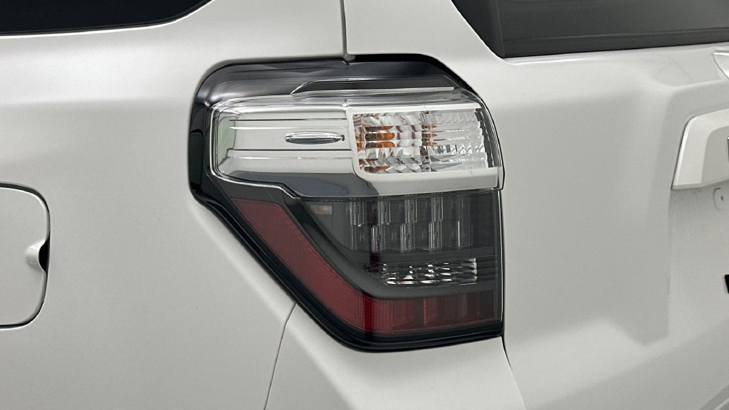 Used 2023 Toyota 4Runner SR5 Premium w/ Moonroof Package AWD/4WD image 23