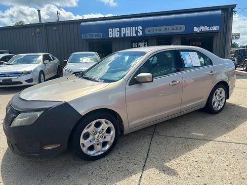 Used 2010 Ford Fusion SE FWD image 3