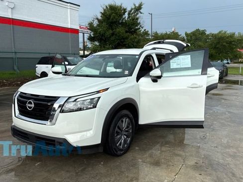 Used 2025 Nissan Pathfinder SV AWD/4WD image 13