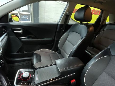 Used 2022 Kia Niro EX w/ Cold Weather Package image 12