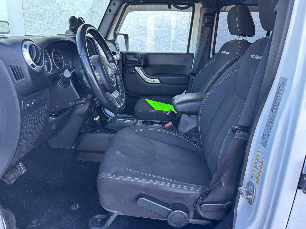 Used 2015 Jeep Wrangler Unlimited Rubicon w/ Connectivity Group AWD/4WD image 11