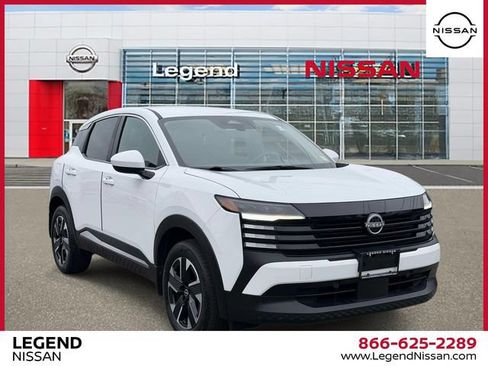 Used 2025 Nissan Kicks SV AWD/4WD image 1