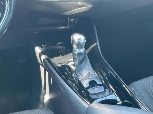 Used 2019 Toyota C-HR XLE FWD image 23