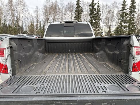 Used 2017 Nissan Titan S AWD/4WD image 21