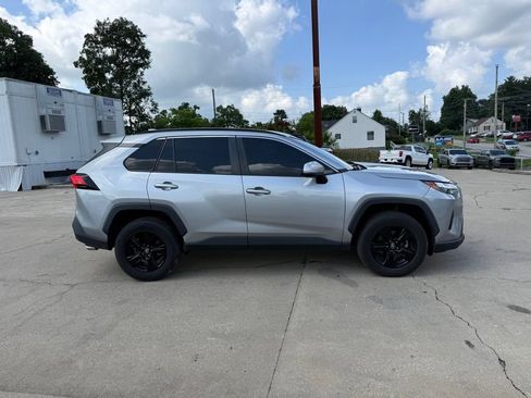 Used 2022 Toyota RAV4 XLE FWD image 5