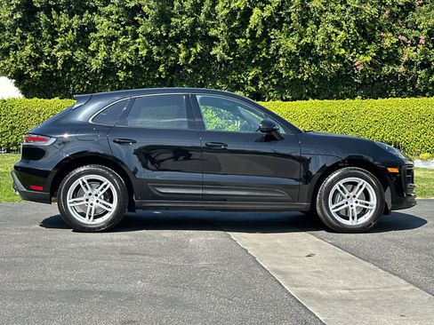 Certified 2025 Porsche Macan image 9
