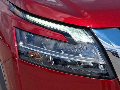Used 2024 Nissan Pathfinder SL w/ SL Premium Package AWD/4WD image 9