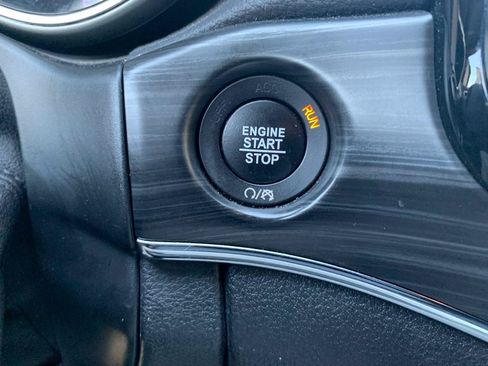 Used 2019 Jeep Grand Cherokee Limited AWD/4WD image 19